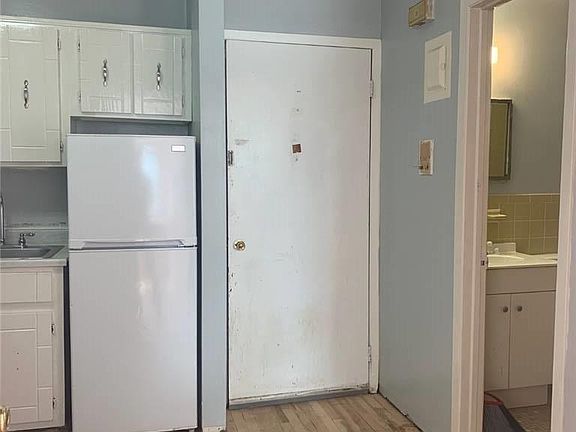 4th image of 2318 31st Ave