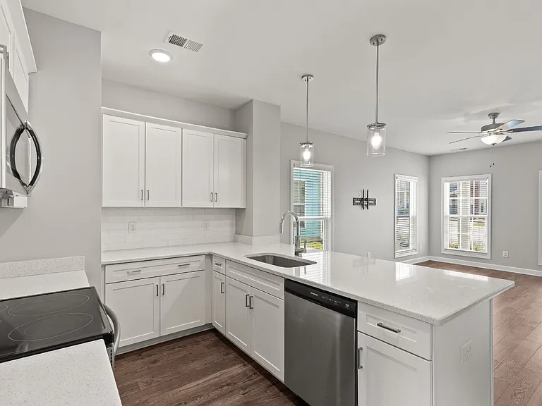 242 Mansfield Dr — Photo 14