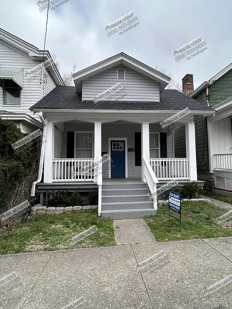 2 bed, 1.0 bath, 902 sqft, $1,295 — Photo 1