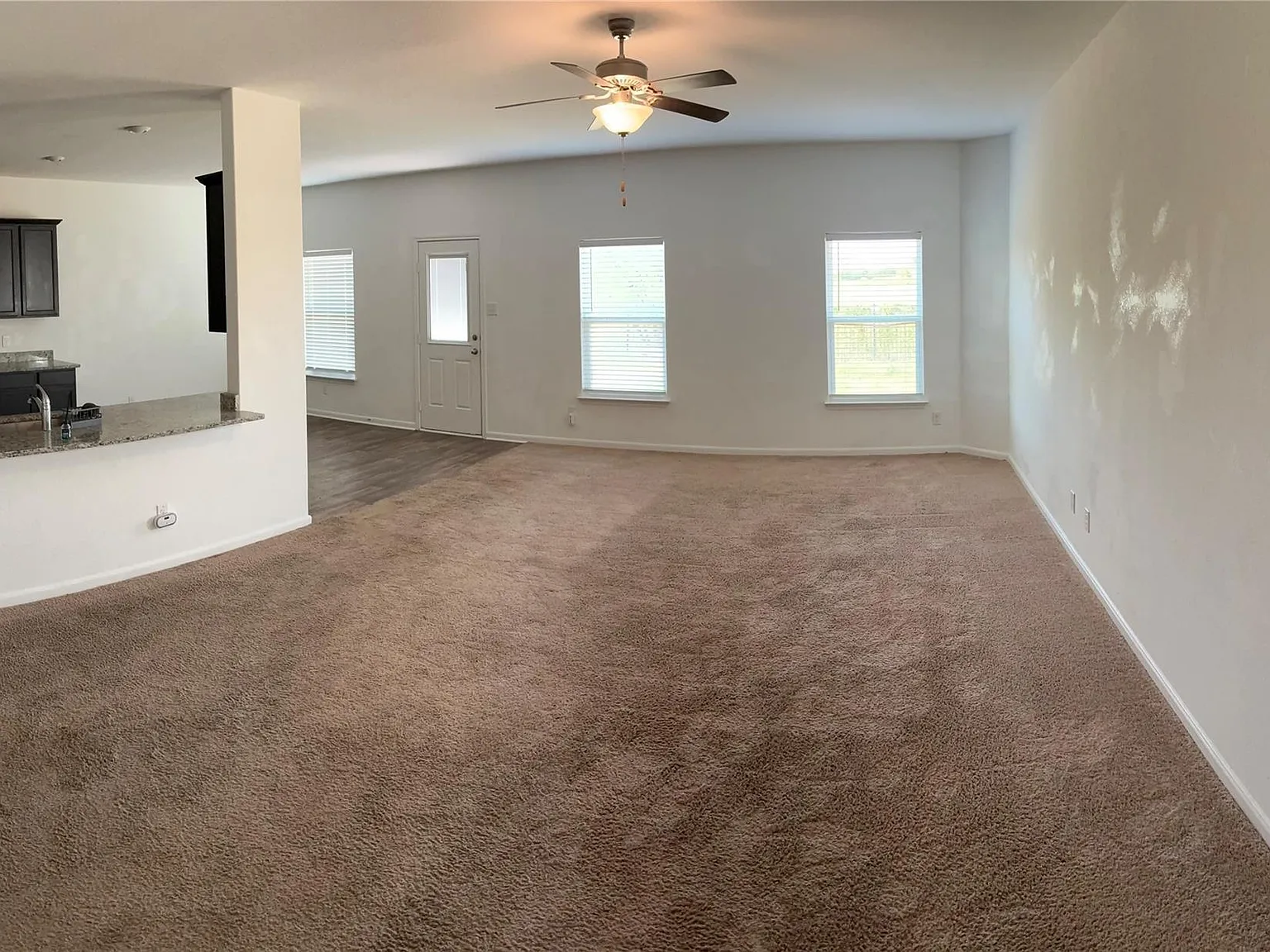 4 bed, 2.5 bath, 2356 sqft, $1,999 — Photo 3
