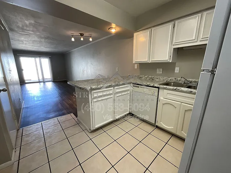 810 E Colter St #14 — Photo 11