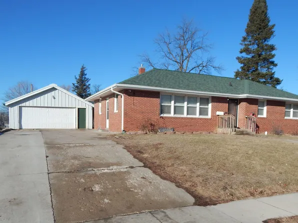 1818 12th St, Eldora, IA 50627