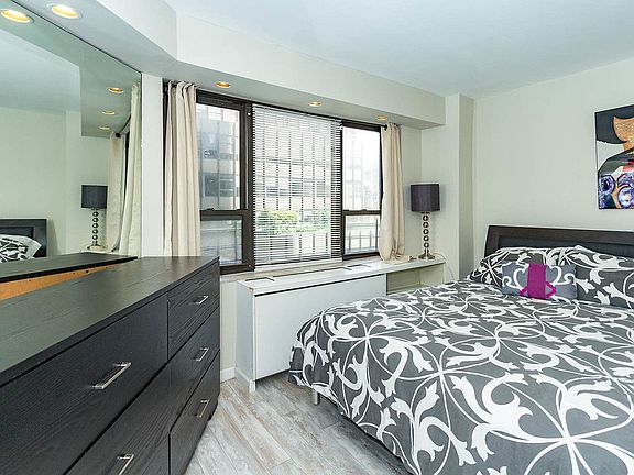 4th image of 210 E 47th St APT 12A