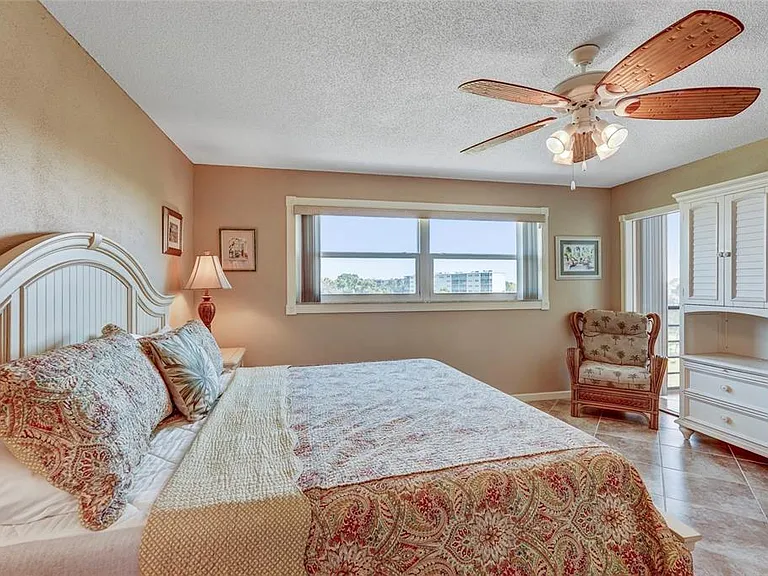 4040 Ironwood Cir #406F — Photo 16