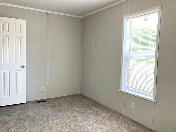 4th image of 551 Jennifer Dr