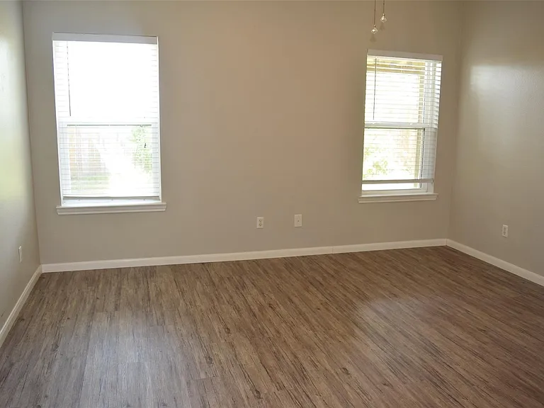 18130 Beaverdell Dr — Photo 12