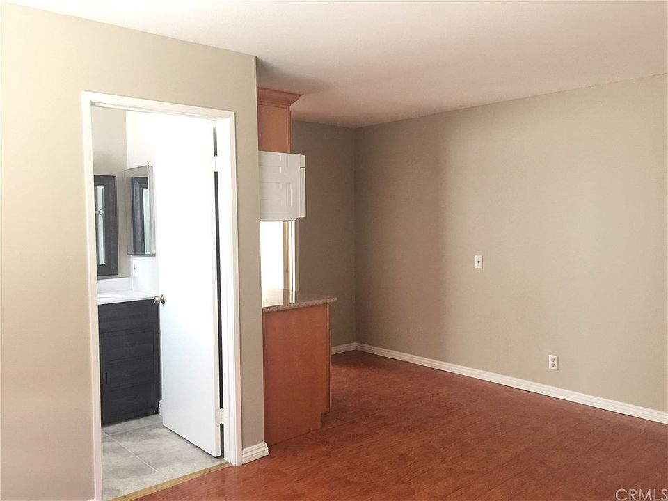 1st image of 2568 Kelburn Ave APT A2