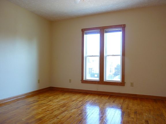 3rd image of 2636 Grand St NE