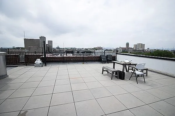 Rented by ERNY LLC | media 12