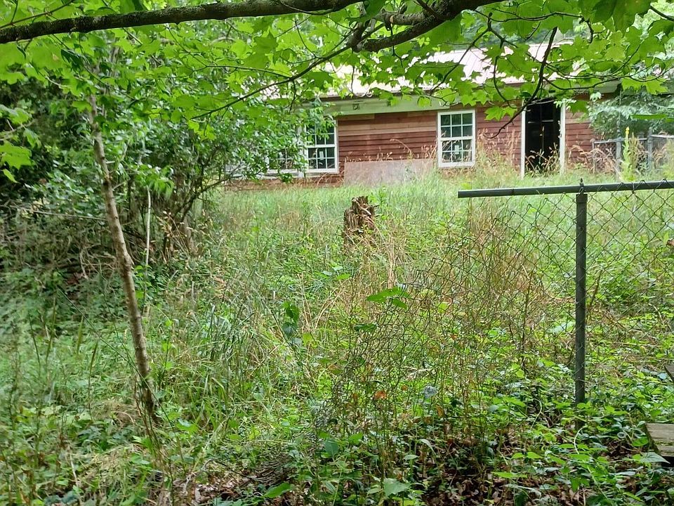 2nd image of 8886 Richards Rd NE