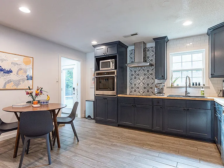 636 S Wood Ave — Photo 5