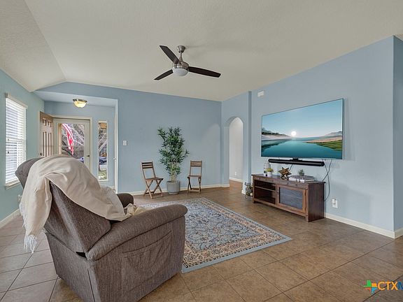 5th image of 2210 Meadow View Dr