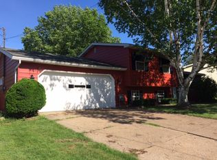 612 Pin Oak Dr, Erie, PA 16504