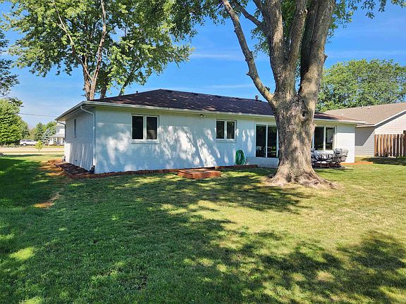 5th image of 1006 S Emerald Hills Dr