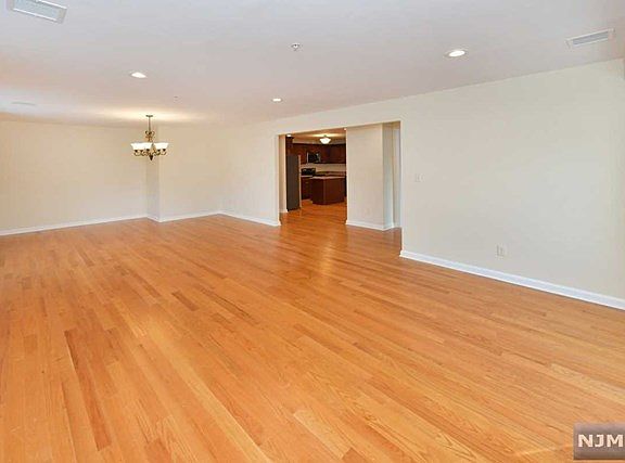 3rd image of 386 Franklin Ave