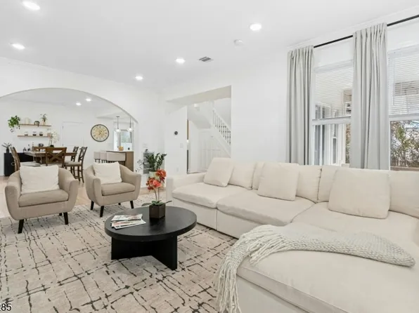 721 Summit St, Linden City, NJ 07036