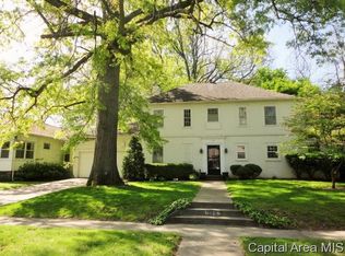 518 W Vine St, Taylorville, IL 62568