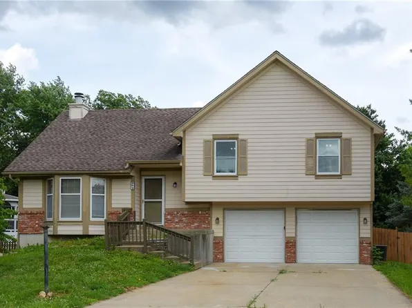 924 S Valley Dr, Lansing, KS 66043