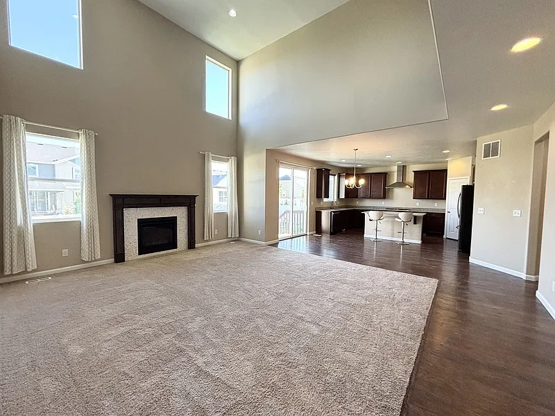 5 bed, 3.0 bath, 4536 sqft, $3,950 — Photo 1