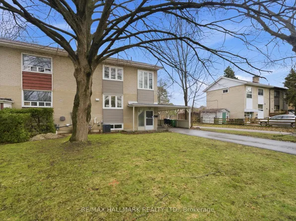28 Langbourne Pl, Toronto, ON M3B 1A9