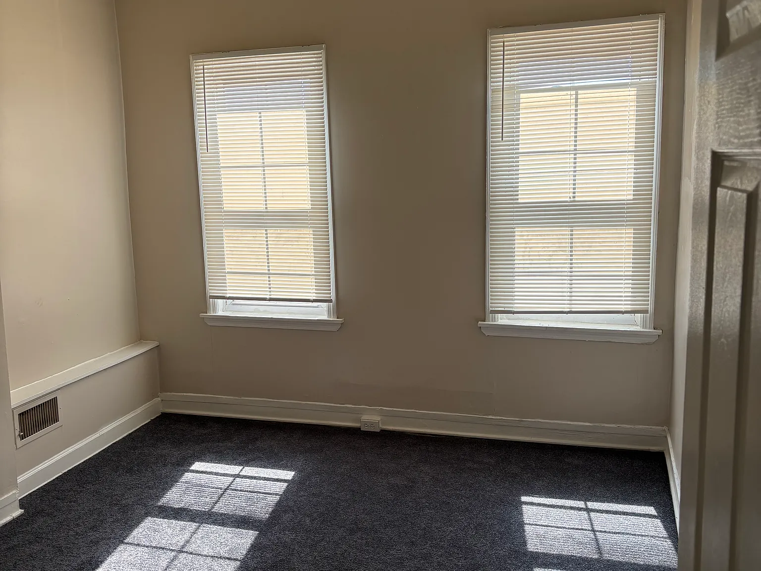 2 bed, 1000 sqft, $1,250 — Photo 3