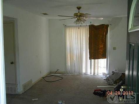 3rd image of 9912 Castle Bay Dr