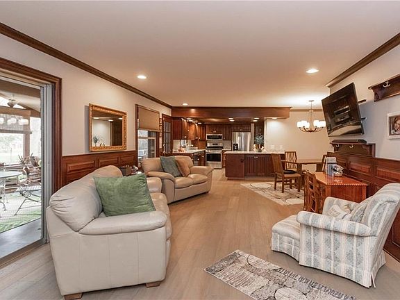 5th image of 7408 Glenview Dr W