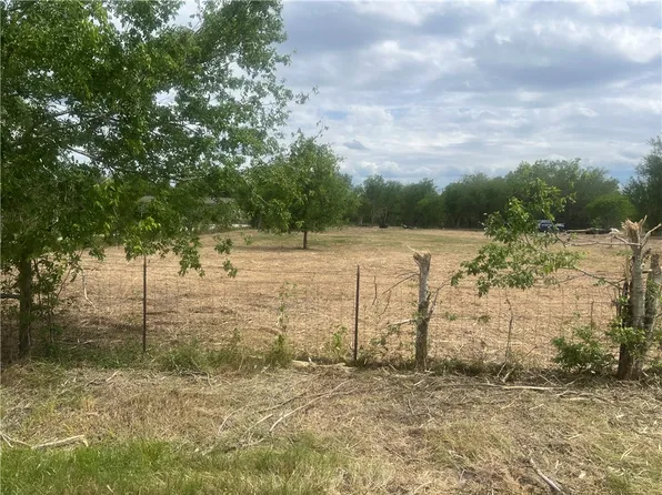 283 N Shore Rd, Mathis, TX 78368