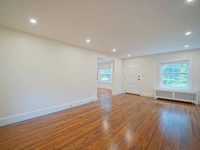 16 Brook St — Photo 12