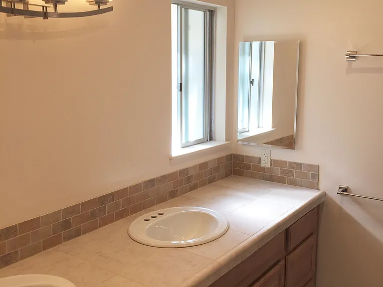 425 Peg St — Photo 23