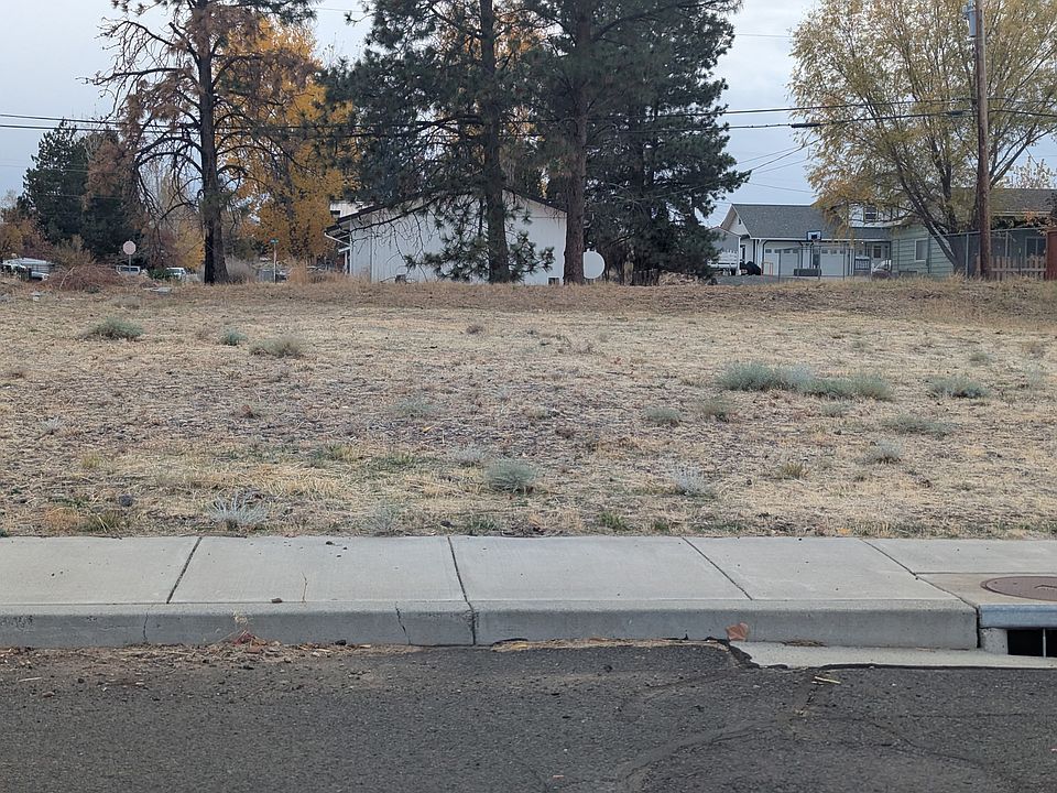 2nd image of 504 W Ridge Ave