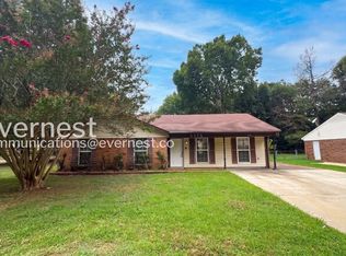 6375 Greenbriar Dr, Horn Lake, MS 38637