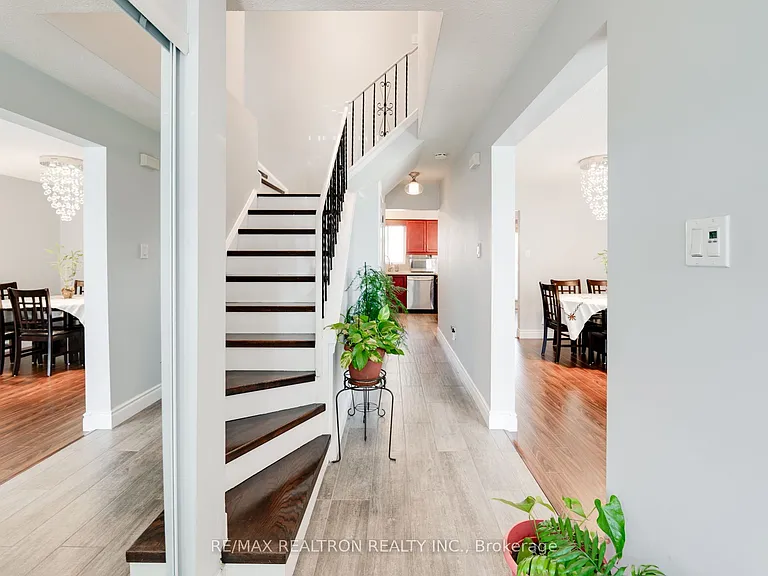 1 Harrison Ct — Photo 3