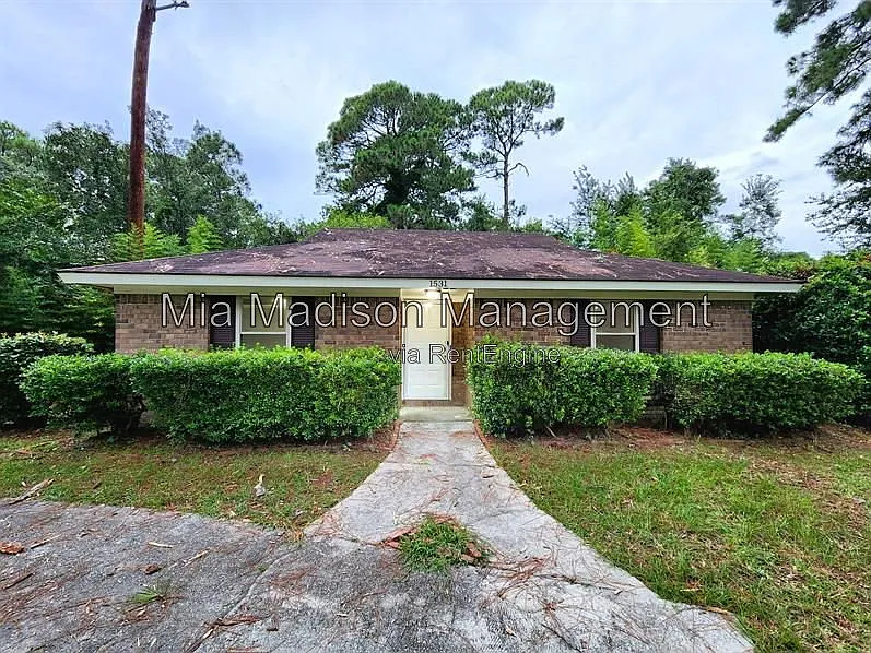3 bed, 2.0 bath, 1440 sqft, $1,995 — Photo 2