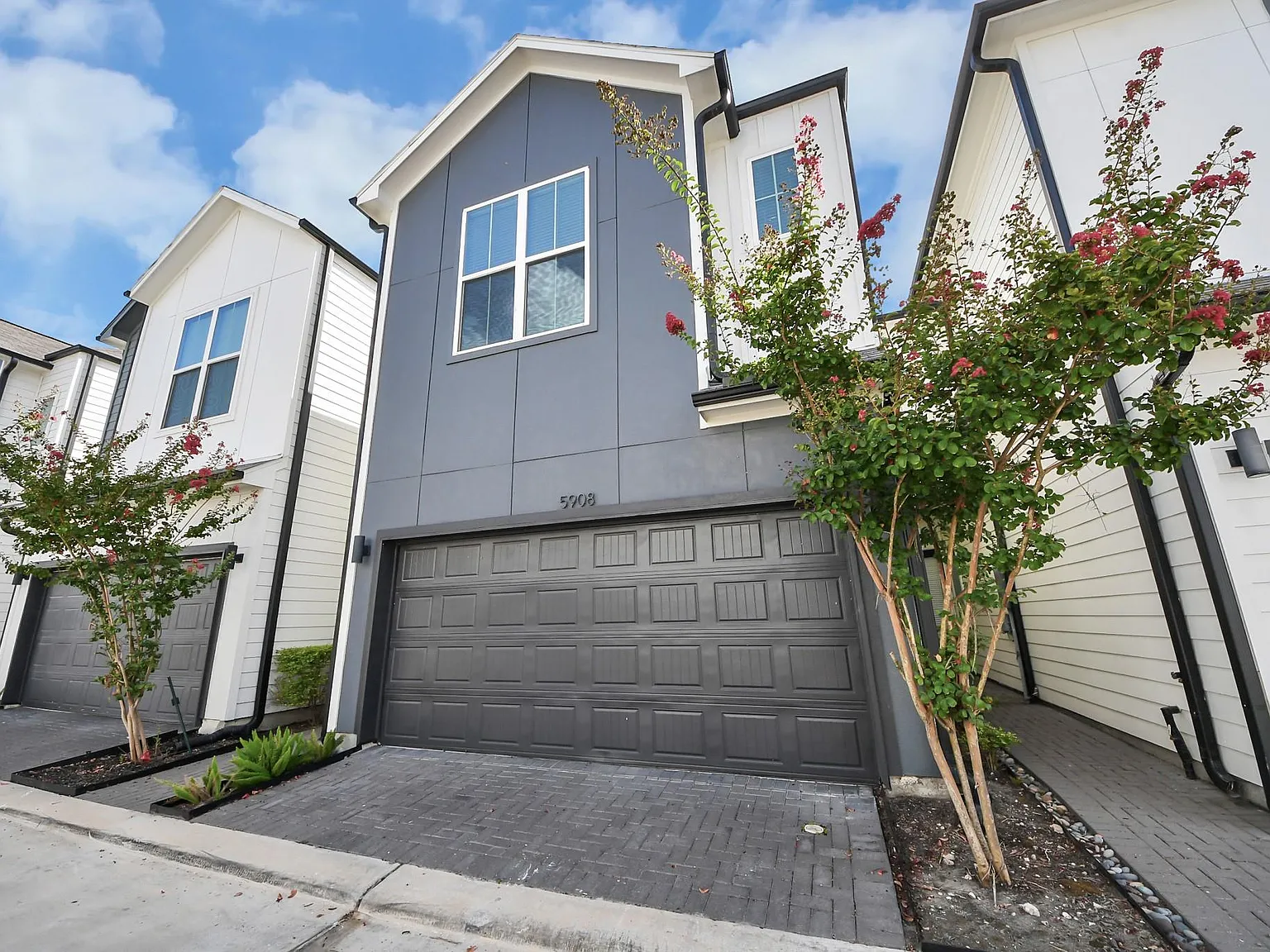 3 bed, 2.5 bath, 1620 sqft, $2,295 — Photo 2