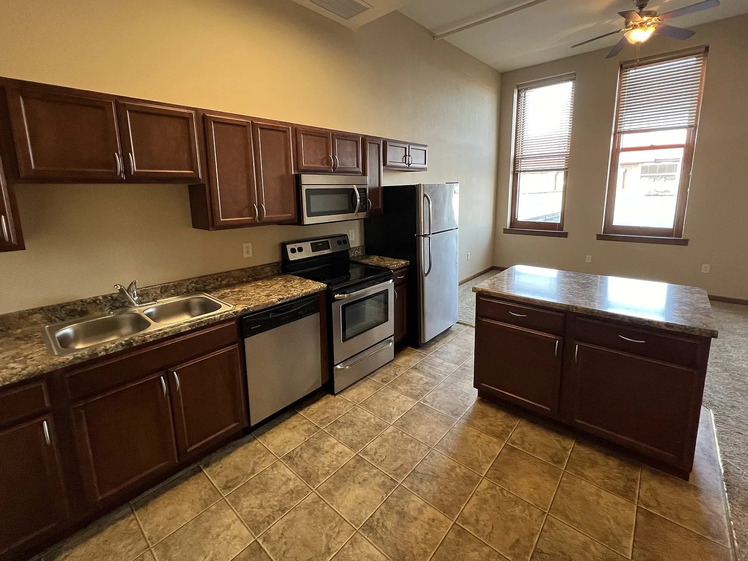 214 S Kline St - Roosevelt Apts - 26 — Photo 1