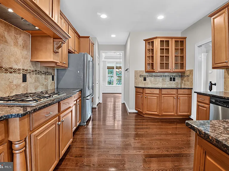 24949 Earlsford Dr — Photo 12