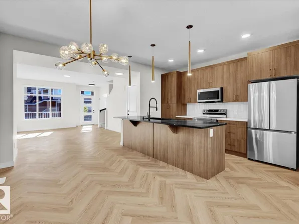 1316 Keswick Dr SW, Edmonton, AB T6W 4T4