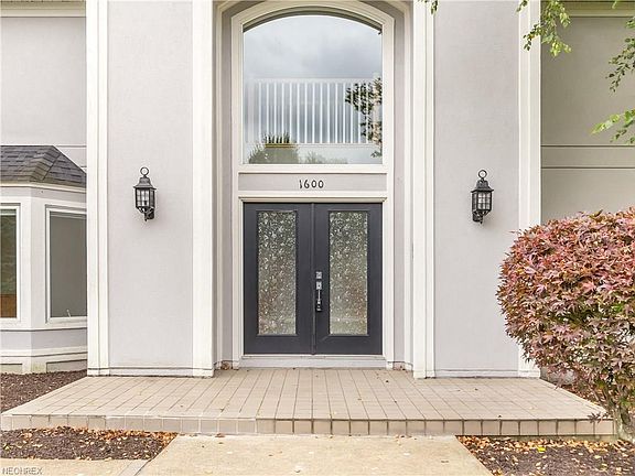 3rd image of 1600 Hunting Hollow Dr