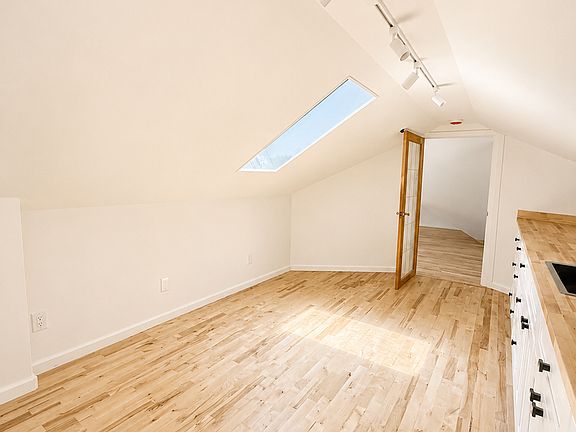 5th image of 1472 Chanticleer Ave