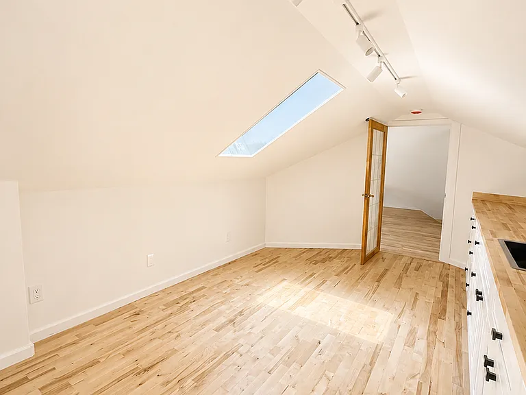 1472 Chanticleer Ave — Photo 5