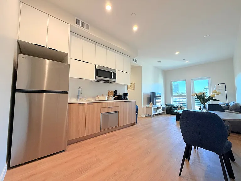 Lux Catalina — Photo 1