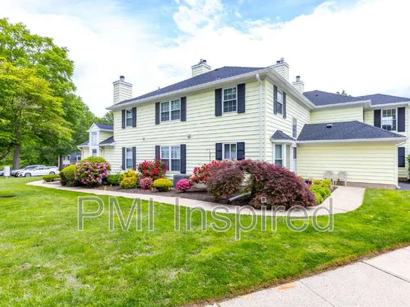 2404 Buckingham Cir, Middletown, NJ 07748