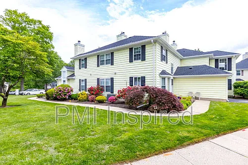 2404 Buckingham Cir Photo 1