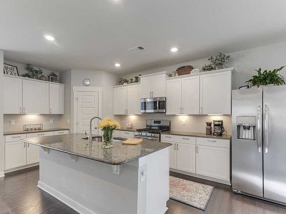 5th image of 353 Black Thorn Ln