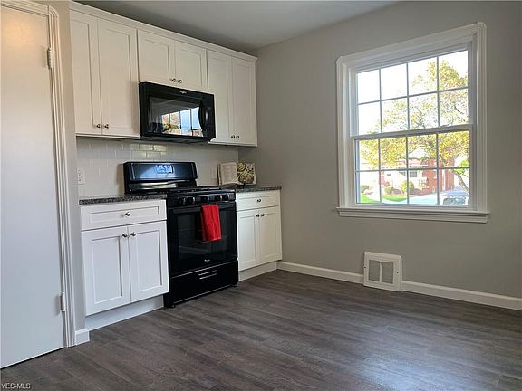 3rd image of 9105 Ansonia Ave