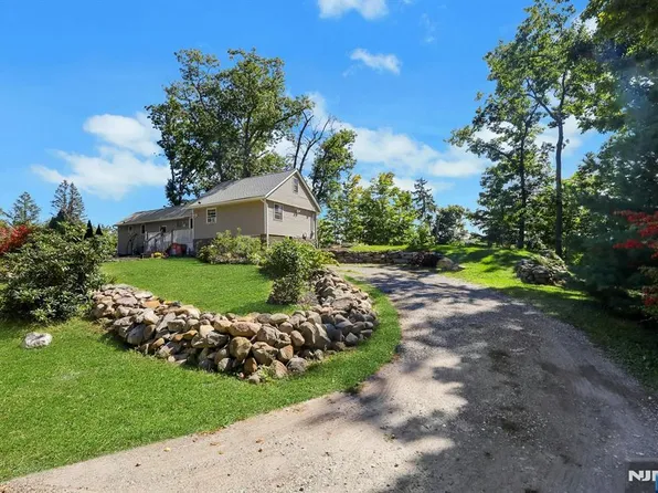 2 Kushaqua Trail, West Milford, NJ 07421