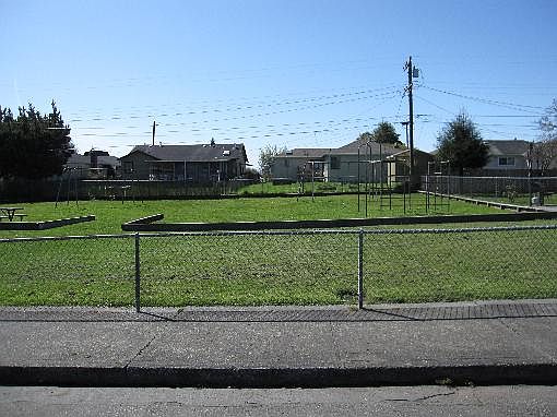 2nd image of 1846 Zehndner Ave