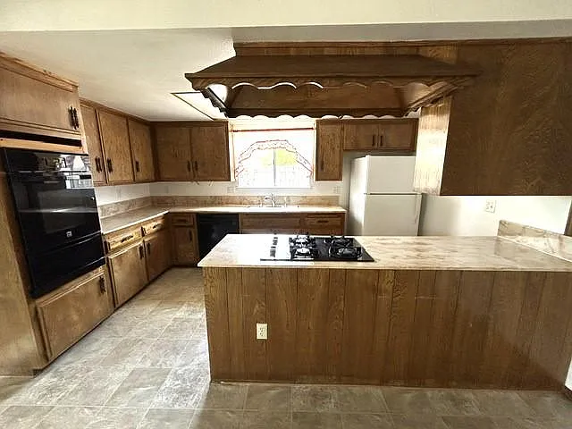 716 Robert Dr — Photo 7