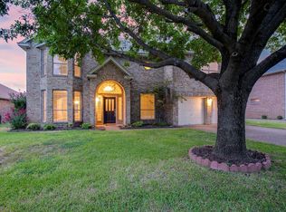 817 Tradonna Ln, Hurst, TX 76054